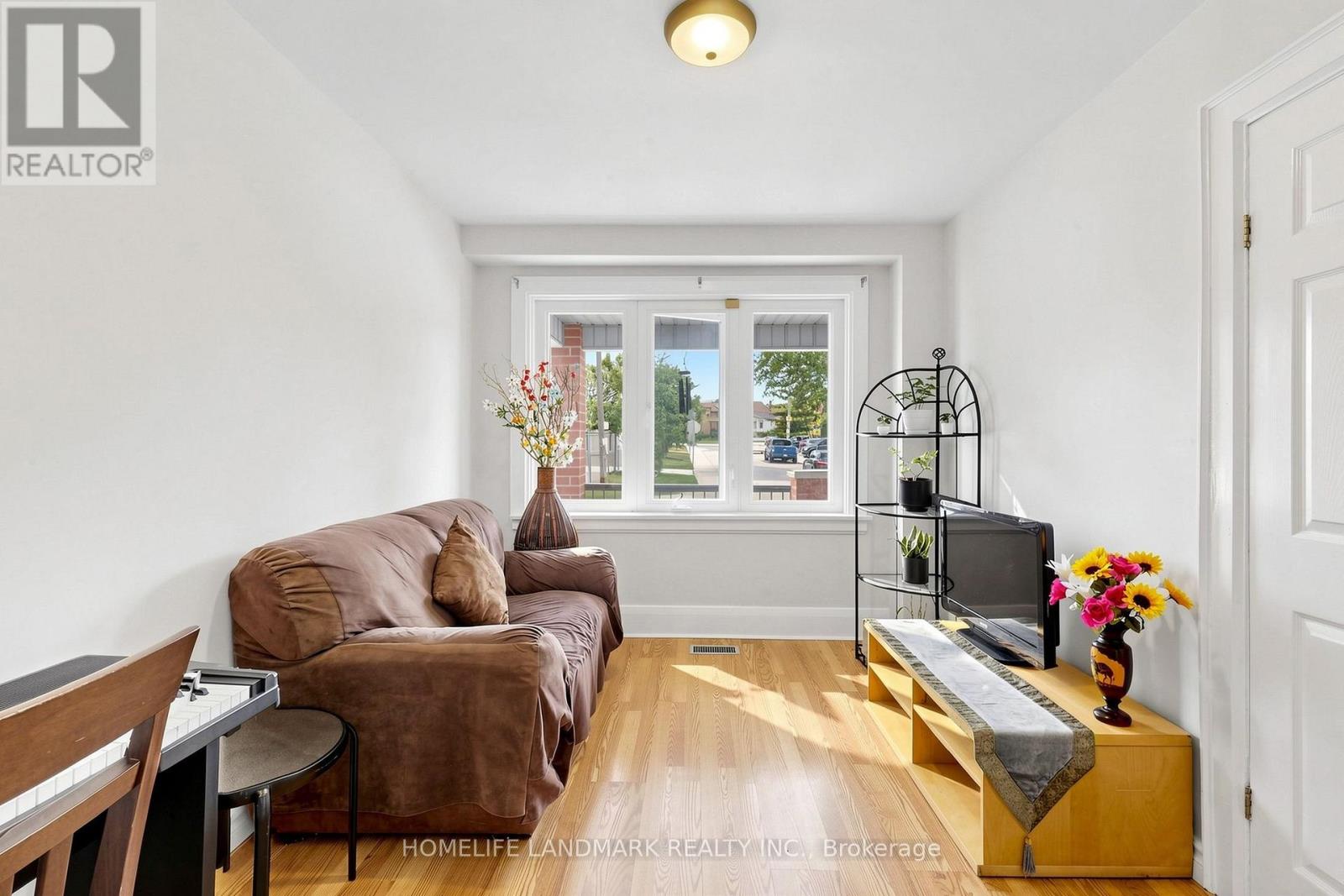 484 Glenholme Avenue, Toronto, Ontario M6E 3G2 - Photo 6 - C13668216
