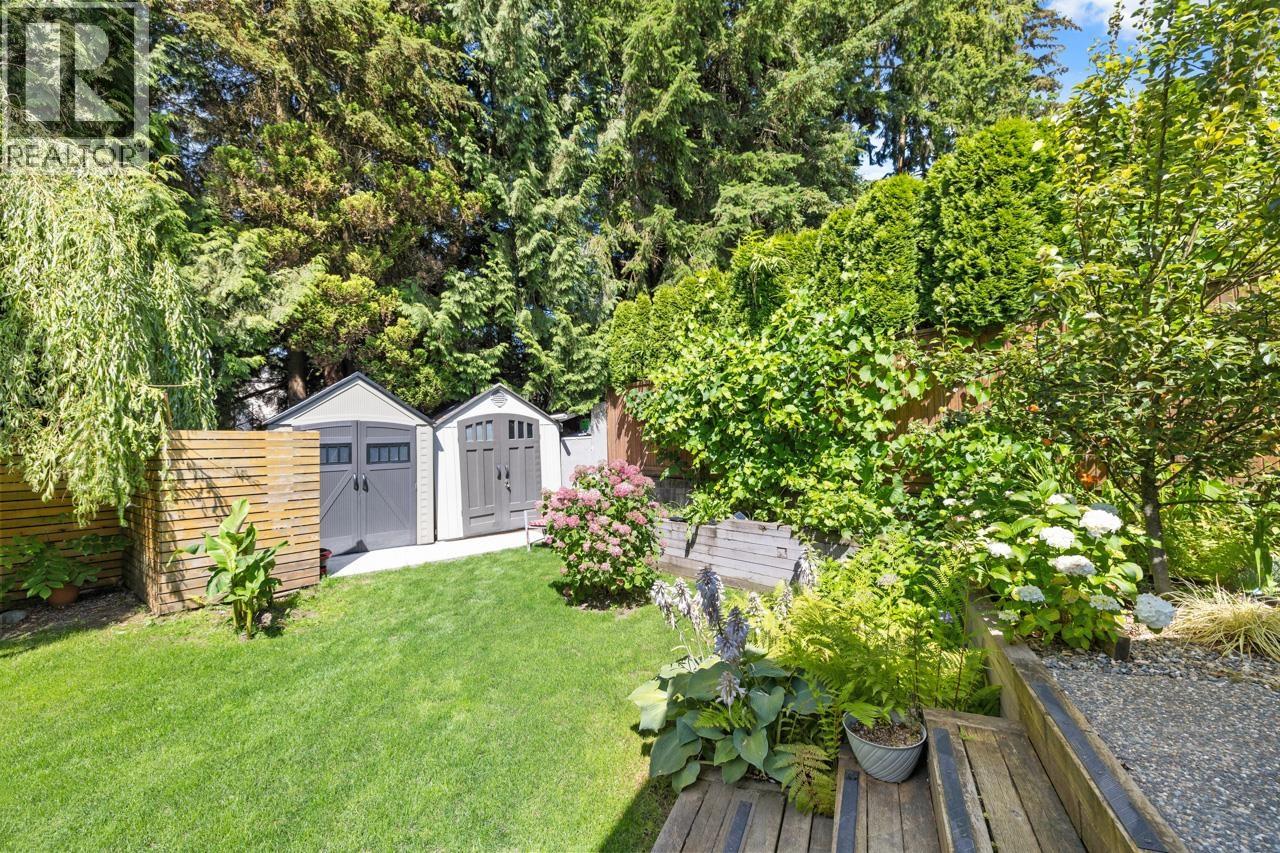 8240 Manson Drive, Burnaby, British Columbia  V5A 2C2 - Photo 10 - R3155241
