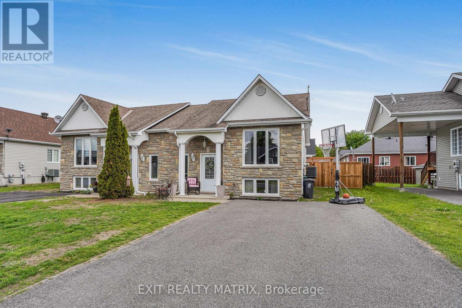 90 Richard Street, Alfred And Plantagenet, Ontario K0B 1A0 - Photo 1 - X13235526