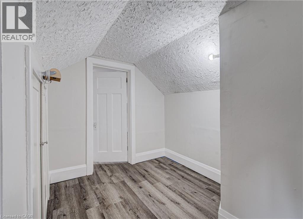227 East 23rd Street, Hamilton, Ontario  L8V 2X2 - Photo 22 - 40855408