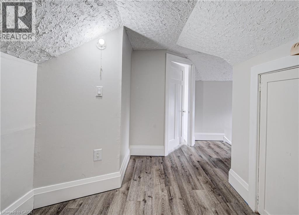 227 East 23rd Street, Hamilton, Ontario  L8V 2X2 - Photo 23 - 40855408