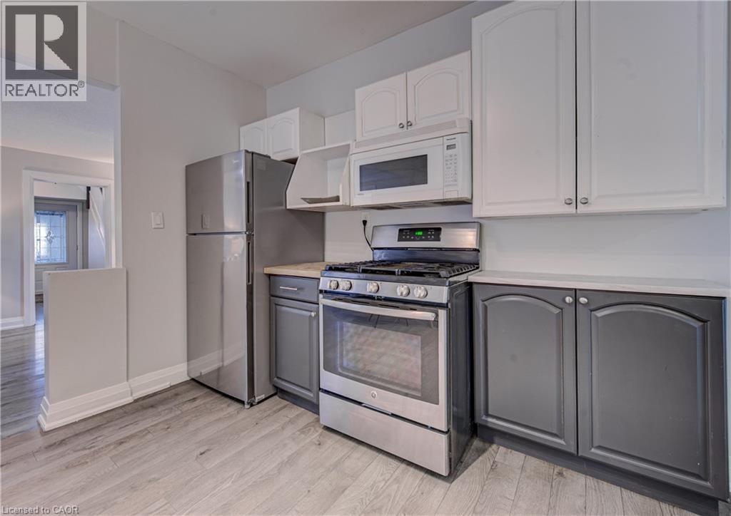 227 East 23rd Street, Hamilton, Ontario  L8V 2X2 - Photo 4 - 40855408