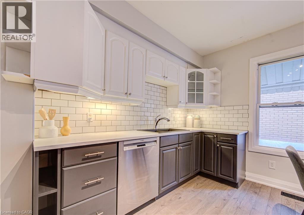227 East 23rd Street, Hamilton, Ontario  L8V 2X2 - Photo 6 - 40855408