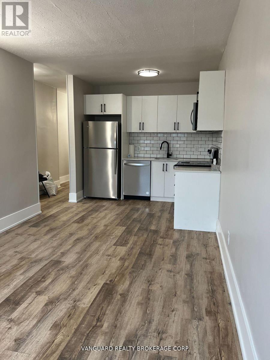 1623a Eglinton Avenue, Toronto, Ontario  M6E 2H7 - Photo 9 - C13063052