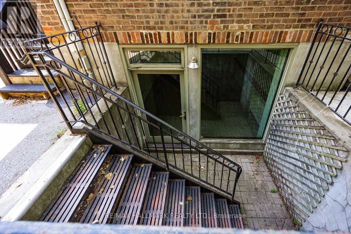 Lower Back - 321 Palmerston Boulevard, Toronto, Ontario  M6G 2N5 - Photo 17 - C13668248