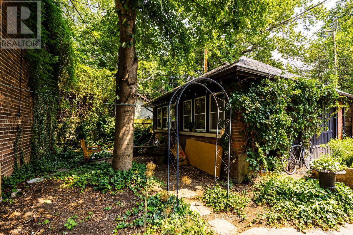 Lower Back - 321 Palmerston Boulevard, Toronto, Ontario  M6G 2N5 - Photo 18 - C13668248