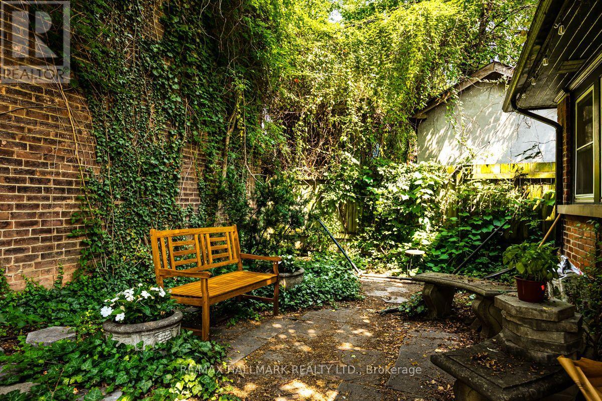 Lower Back - 321 Palmerston Boulevard, Toronto, Ontario  M6G 2N5 - Photo 19 - C13668248