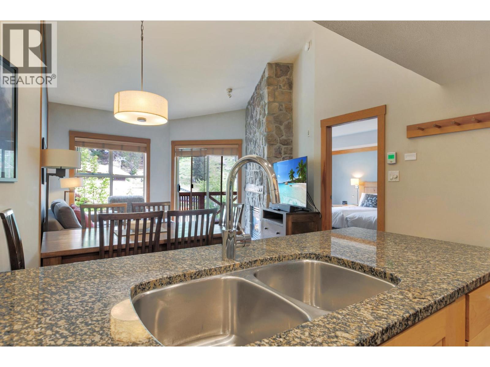 403d 2036 London Lane, Whistler, British Columbia  V8E 0N7 - Photo 14 - R3155003