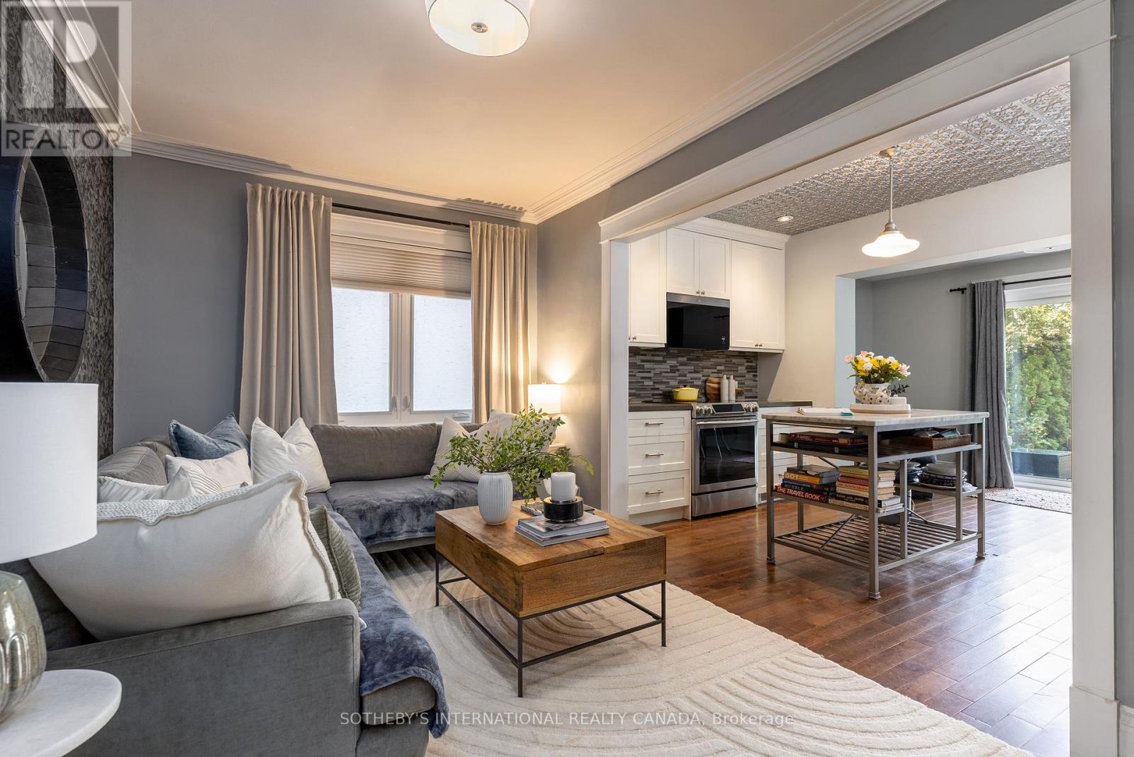 2 REXFORD ROAD, Toronto, Ontario