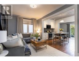 2 REXFORD ROAD, Toronto, Ontario
