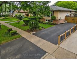 14 WOODEDEN ROAD, Grimsby, Ontario