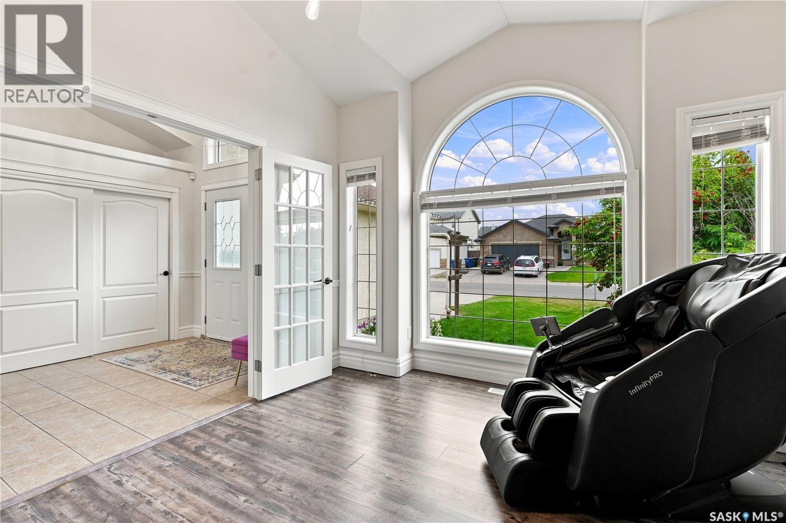 102 Brookdale Crescent, Saskatoon, Saskatchewan  S7V 1K5 - Photo 3 - SK045359