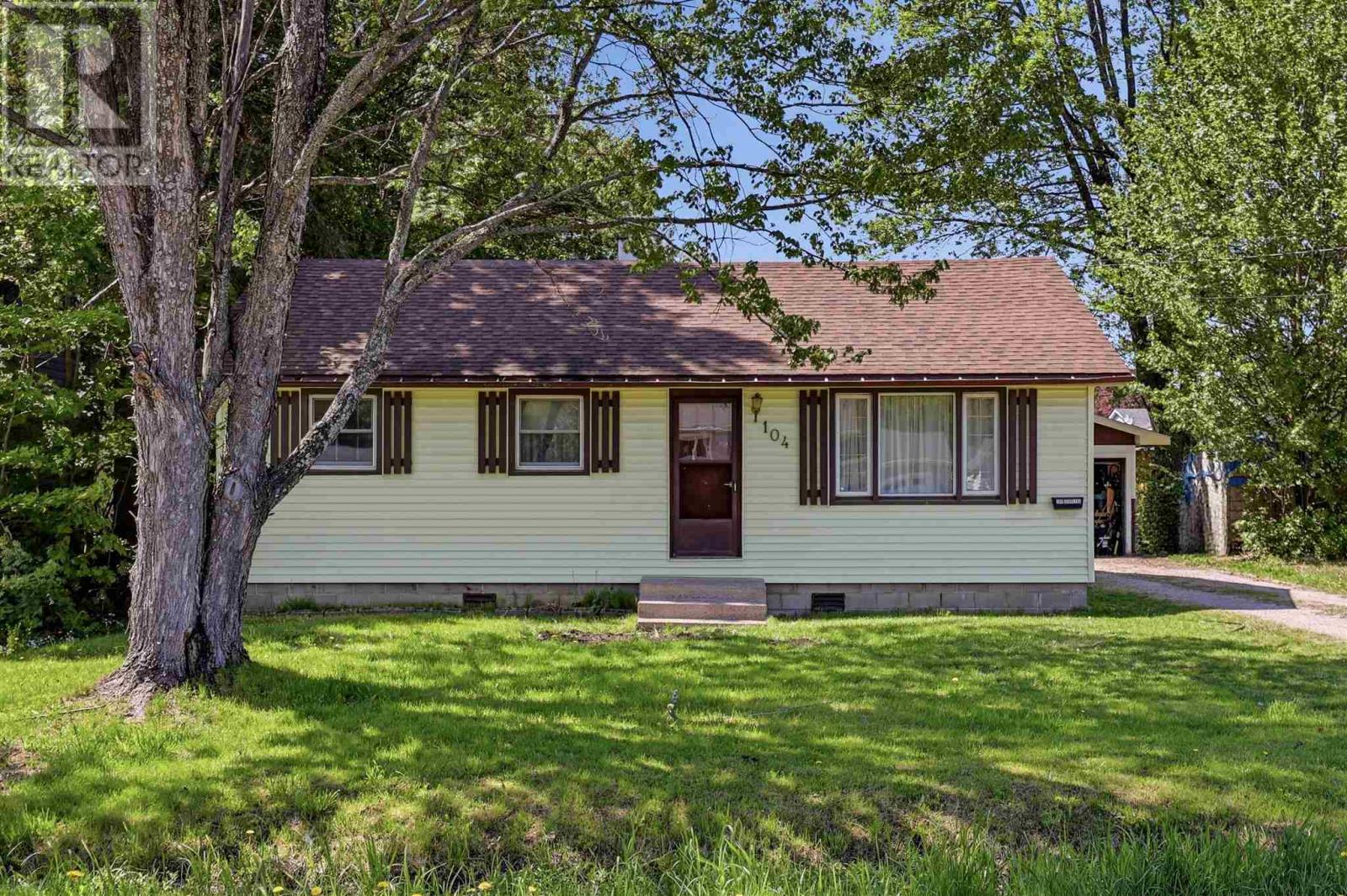 104 Eastern Ave, Sault Ste. Marie, Ontario  P6A 4R2 - Photo 2 - SM261572