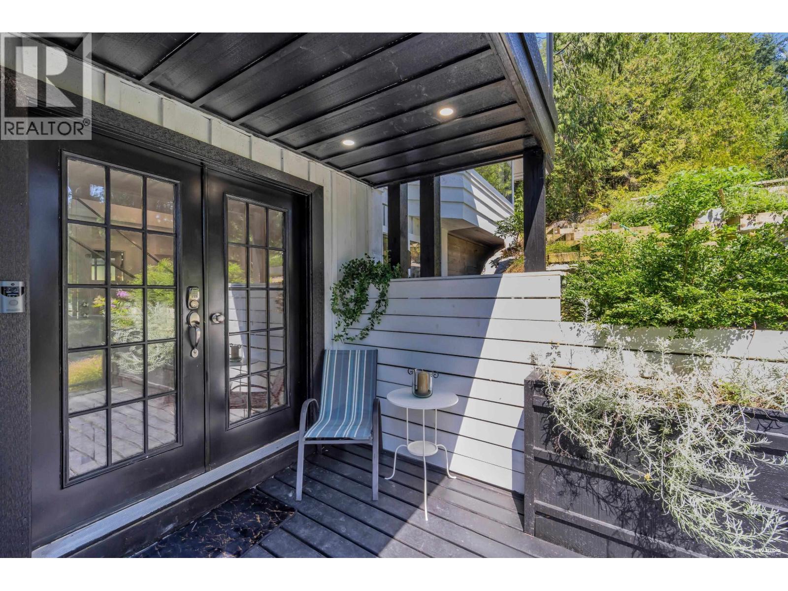 4621 Caulfeild Drive, West Vancouver, British Columbia V7W 1E9 - Photo 3 - R3131161