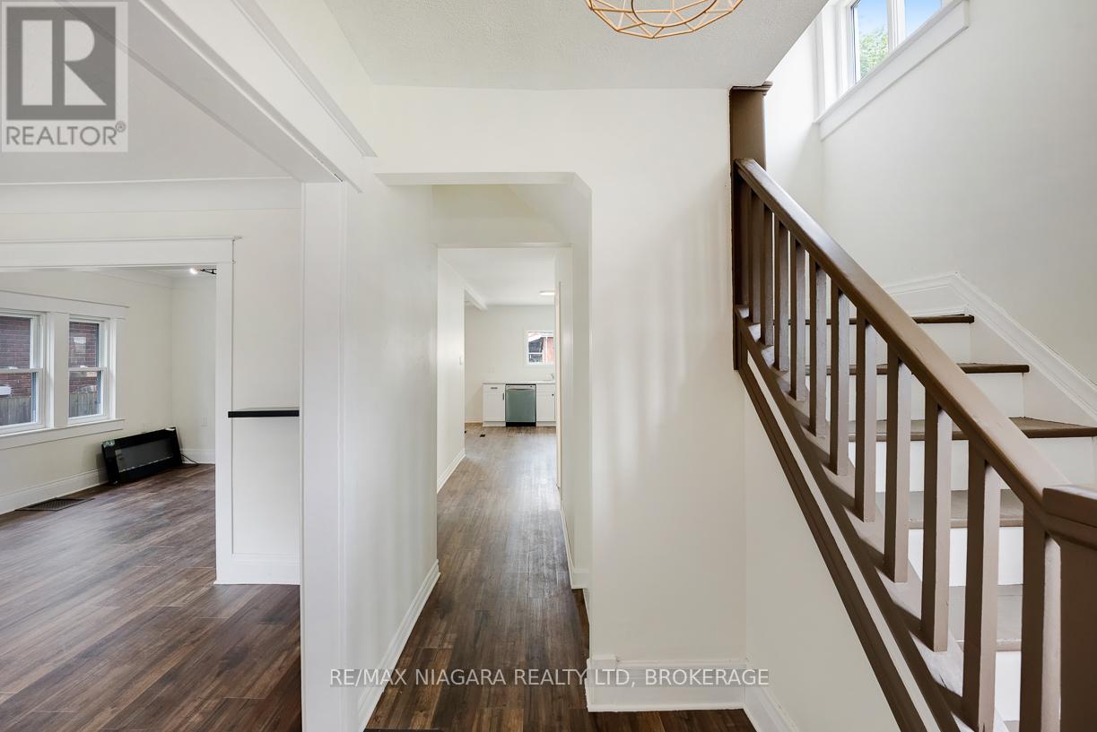 20 Randolph Street, Welland, Ontario  L3B 4C2 - Photo 3 - X13668420