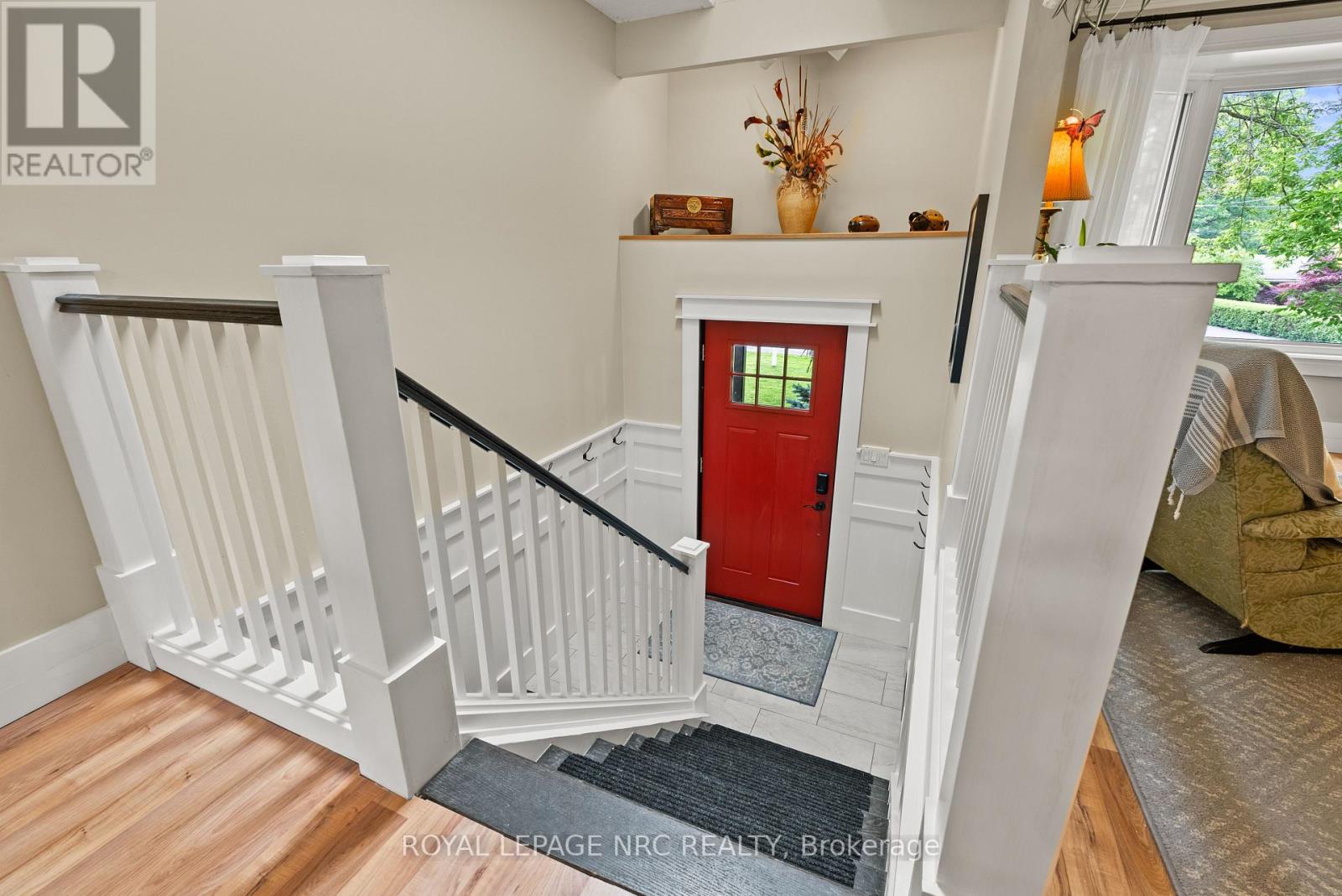 15 Park Road S, Grimsby, Ontario  L3M 2N8 - Photo 4 - X13668452