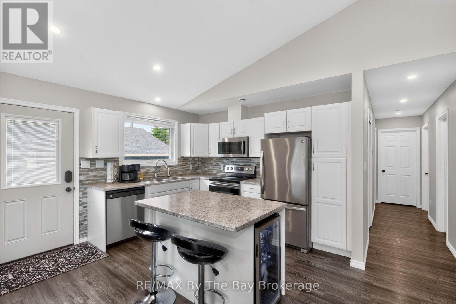 12 5th Lane, Wasaga Beach, Ontario  L9Z 2E9 - Photo 10 - S13668304