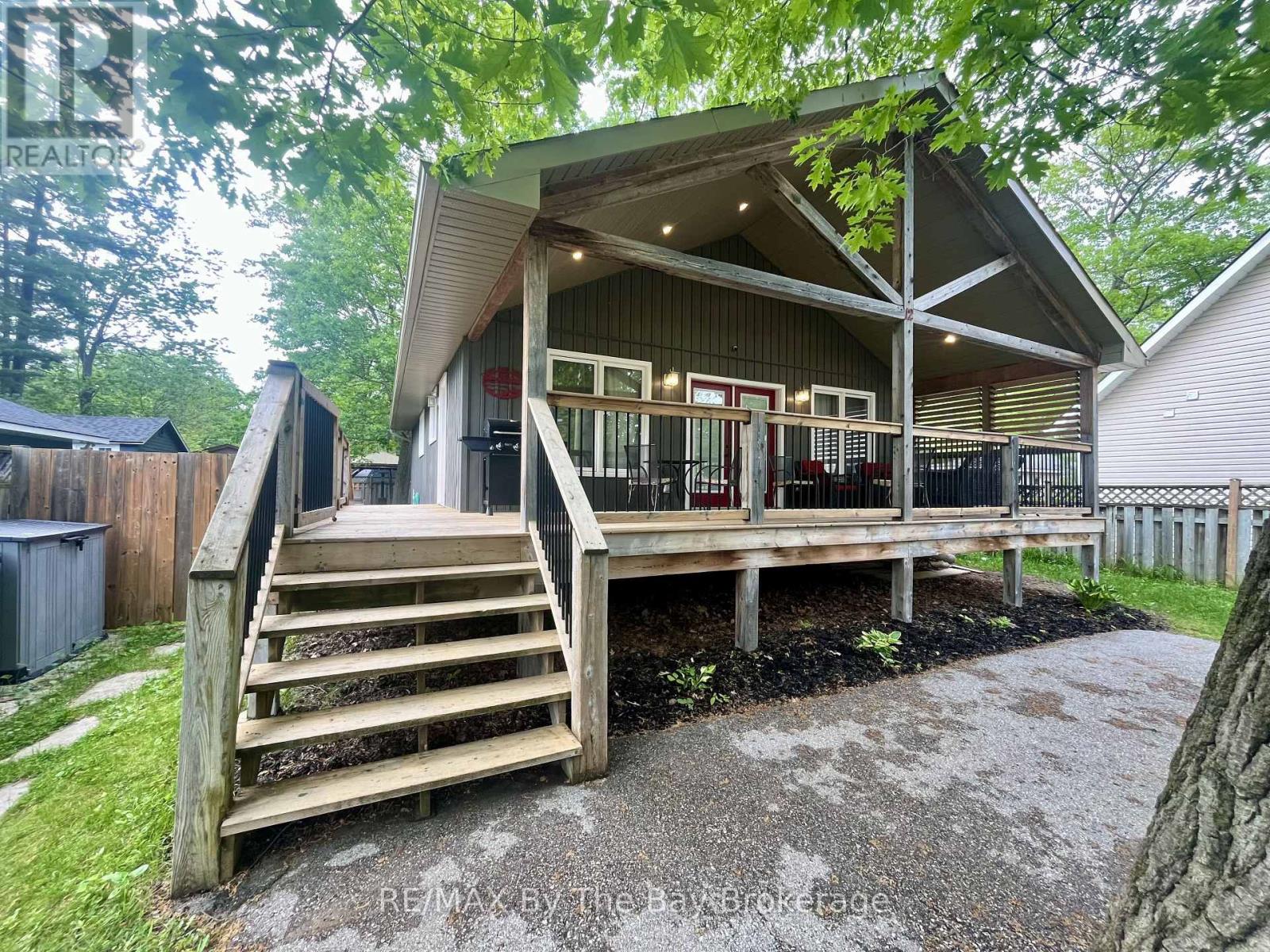 12 5th Lane, Wasaga Beach, Ontario  L9Z 2E9 - Photo 3 - S13668304