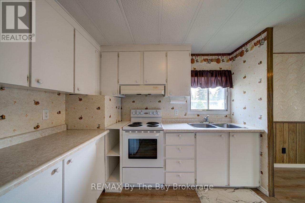55 Georgian Glen Drive, Wasaga Beach, Ontario  L9Z 1K7 - Photo 13 - S13668444