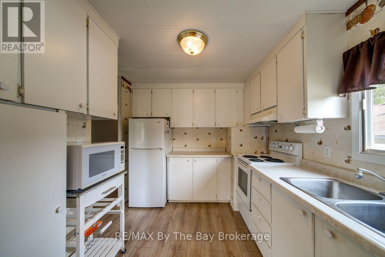 55 Georgian Glen Drive, Wasaga Beach, Ontario  L9Z 1K7 - Photo 14 - S13668444