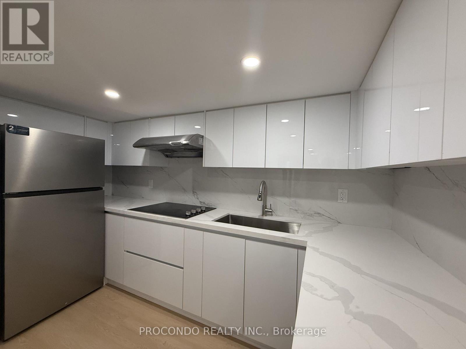 18 Patrick Boulevard, Toronto, Ontario  M2J 3K9 - Photo 2 - C13668428