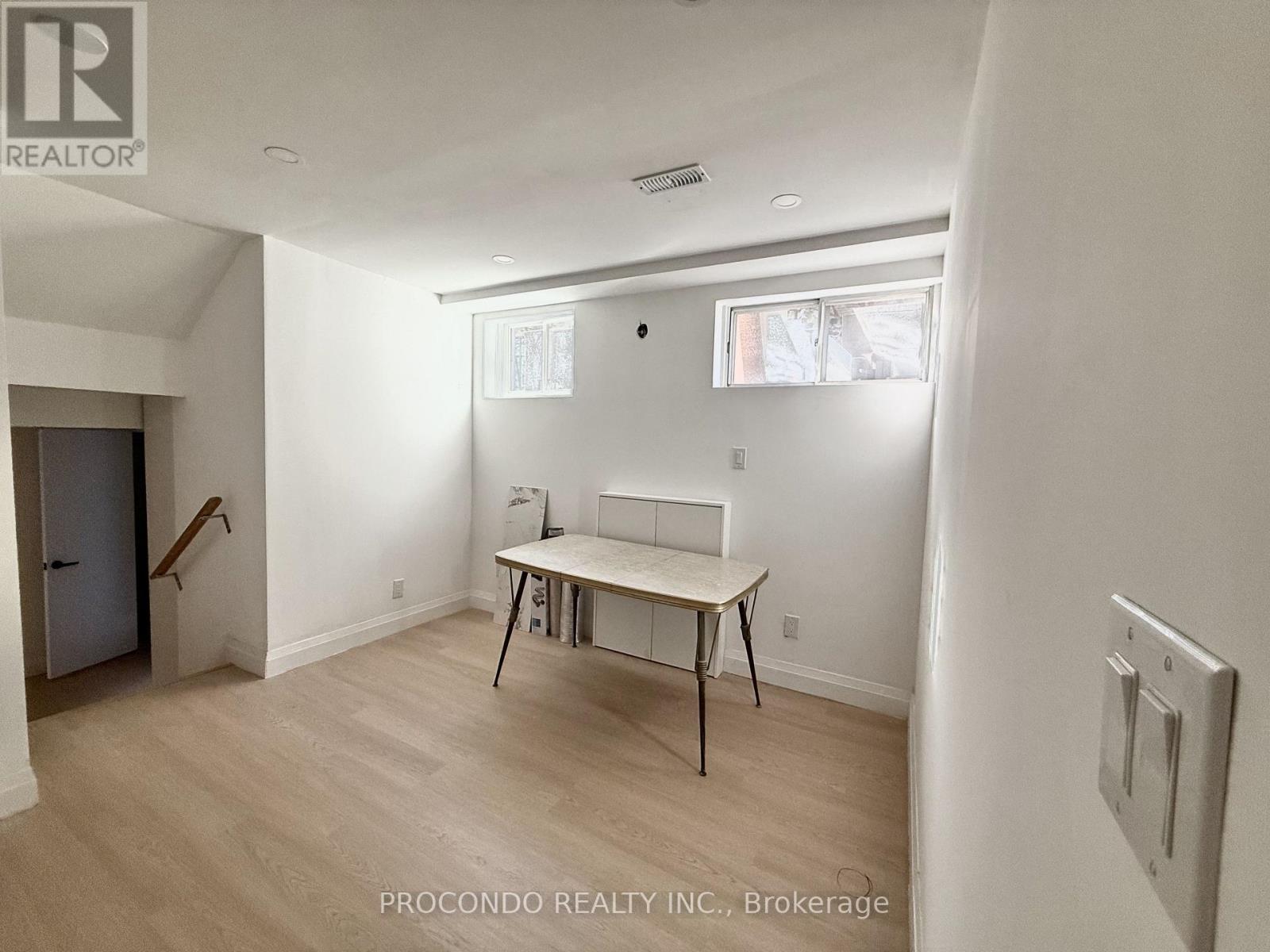 18 Patrick Boulevard, Toronto, Ontario  M2J 3K9 - Photo 8 - C13668428