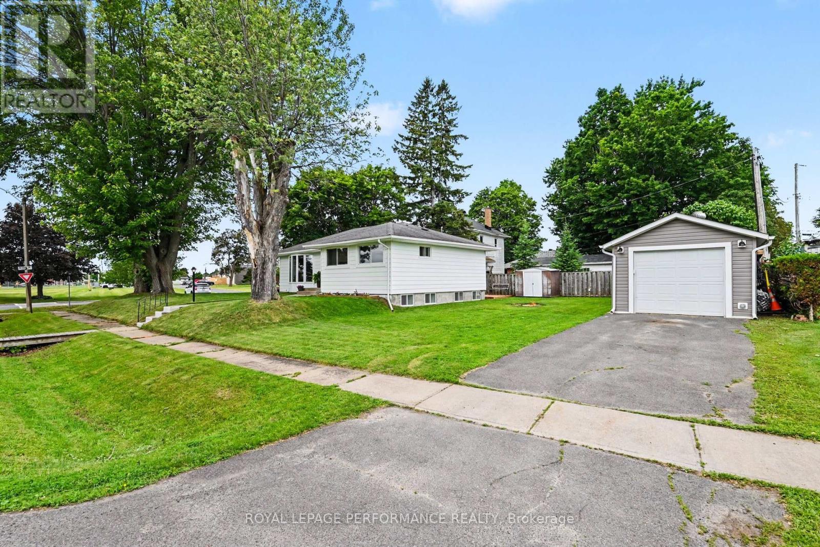1 Adam Dixon Avenue, South Stormont, Ontario