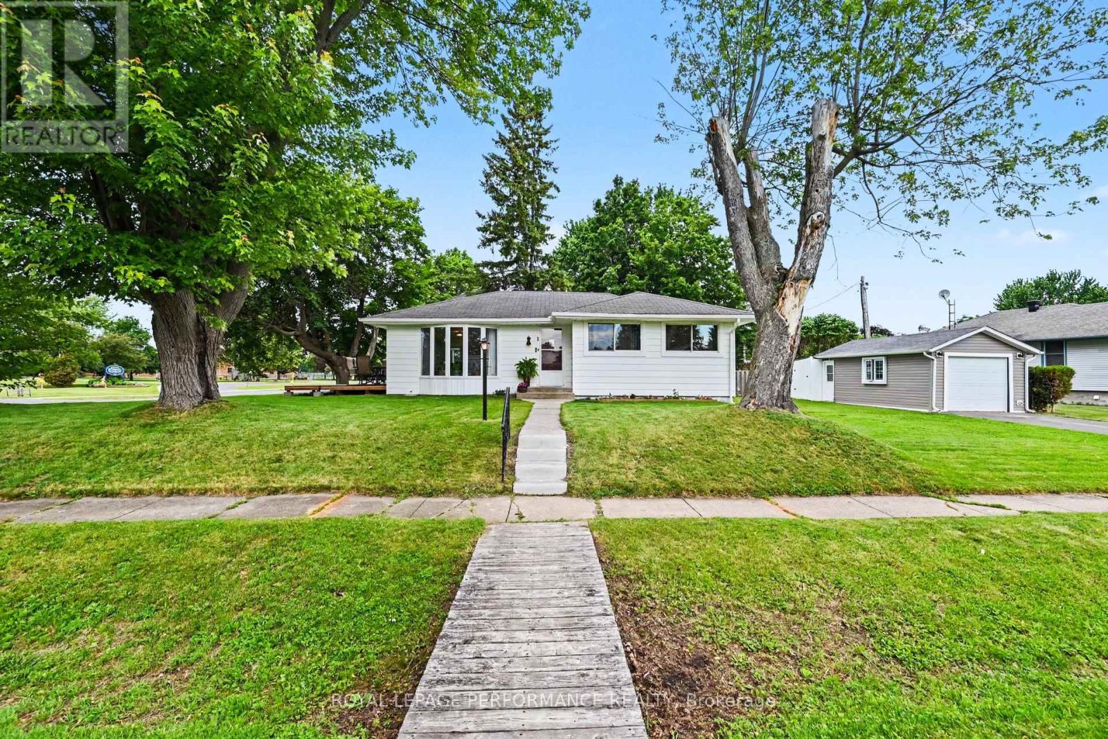 1 Adam Dixon Avenue, South Stormont, Ontario K0C 1P0 - Photo 2 - X13668492