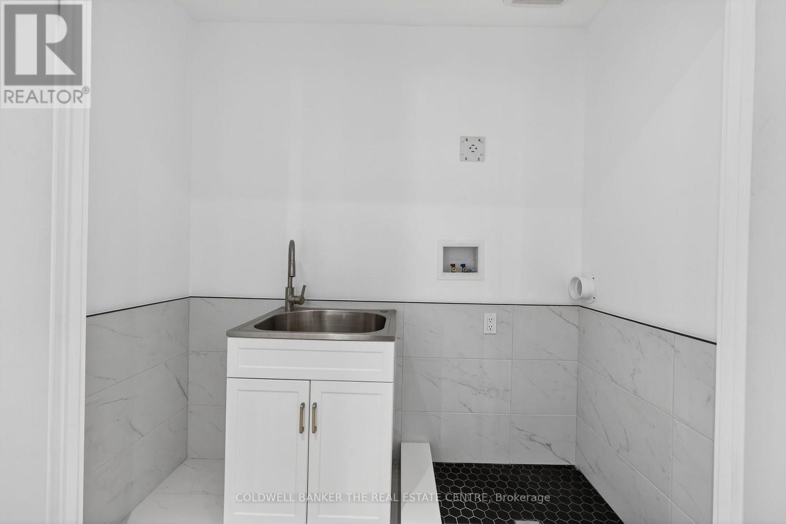 8 Brownlee Drive, Bradford West Gwillimbury, Ontario  L3Z 2A4 - Photo 34 - N13668354