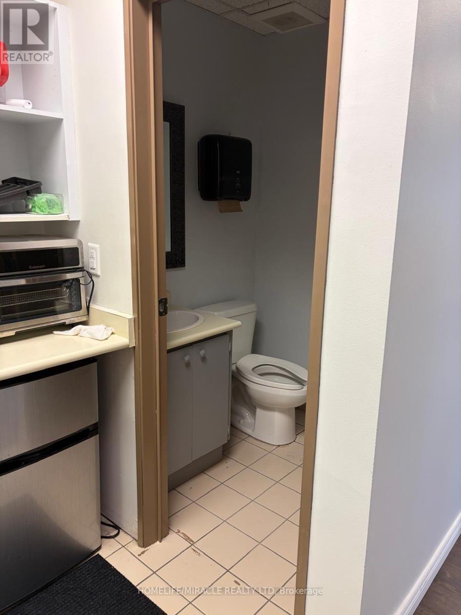 104 - 8 Director Court, Vaughan, Ontario L4L 3Z5 - Photo 6 - N13668372