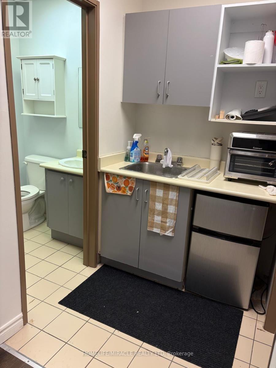 104 - 8 Director Court, Vaughan, Ontario L4L 3Z5 - Photo 8 - N13668372