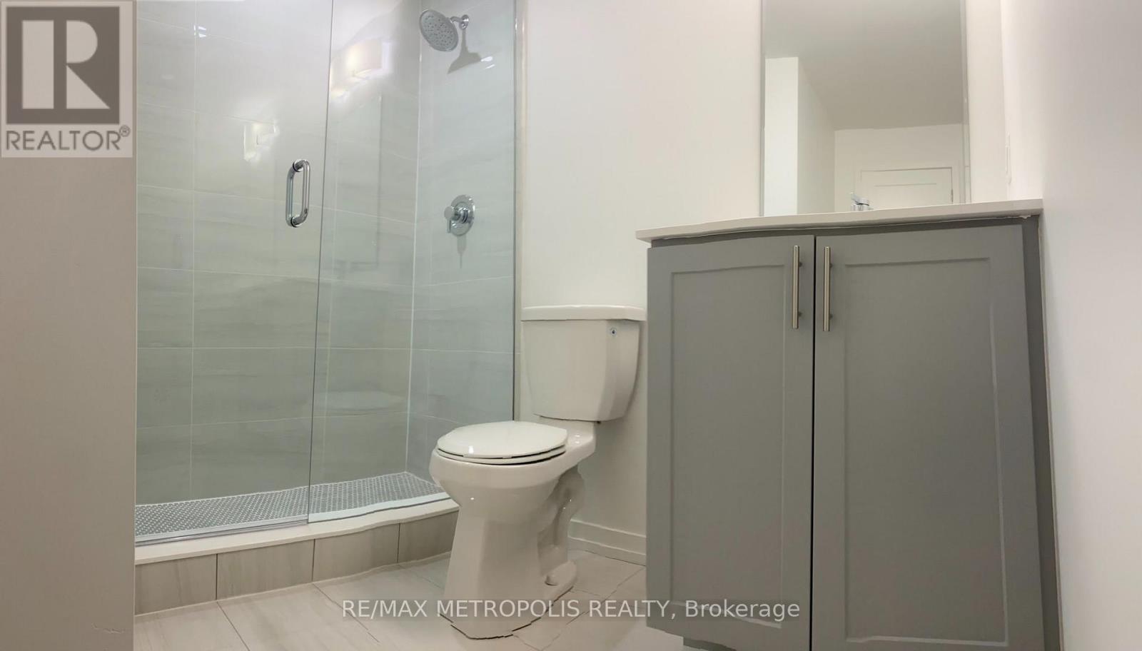 20 - 14 Lytham Green Circle, Newmarket, Ontario  L3Y 0H3 - Photo 13 - N13668476