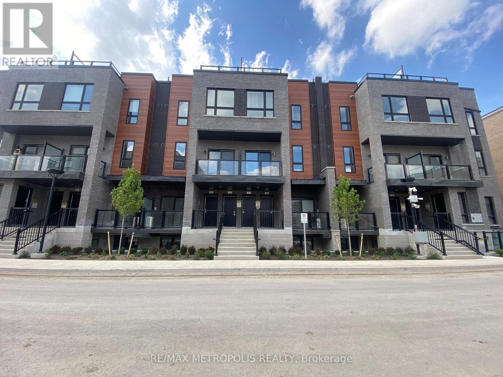 20 - 14 Lytham Green Circle, Newmarket, Ontario  L3Y 0H3 - Photo 2 - N13668476