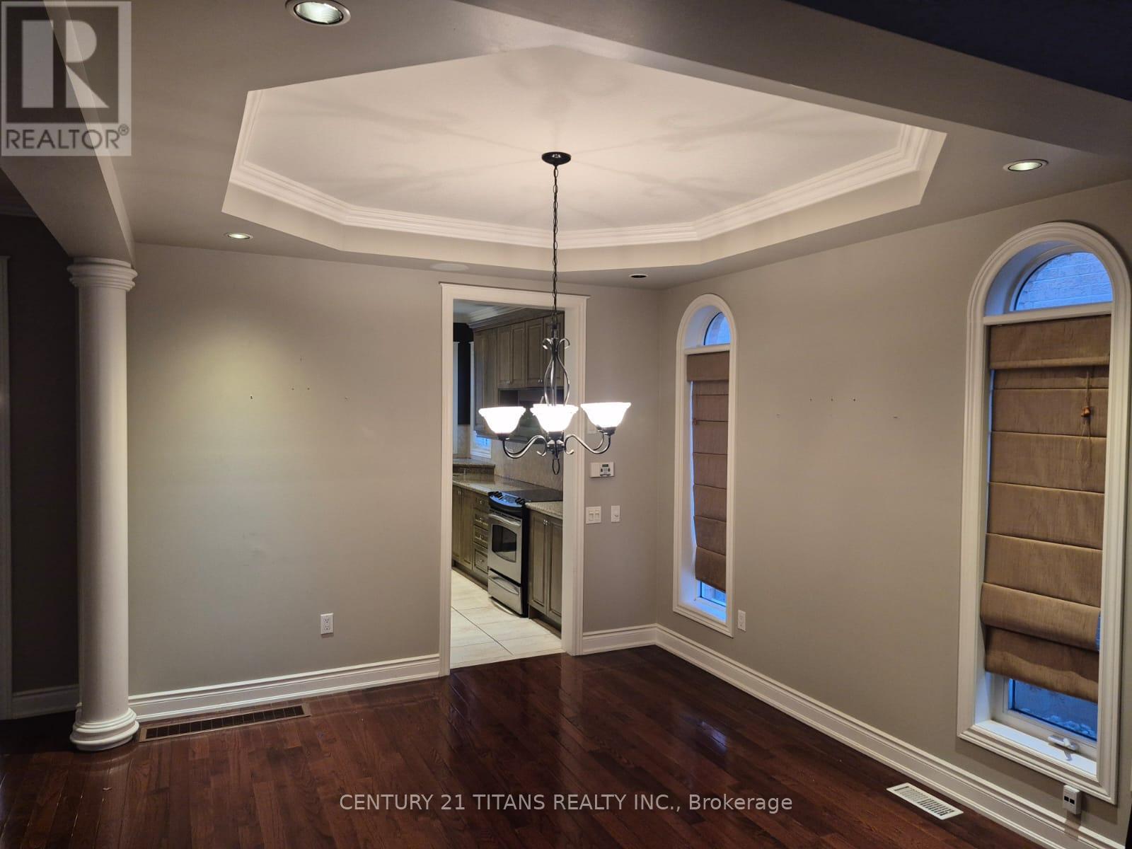 170 Tawny Crescent, Oakville, Ontario L6L 6T4 - Photo 2 - W13657766