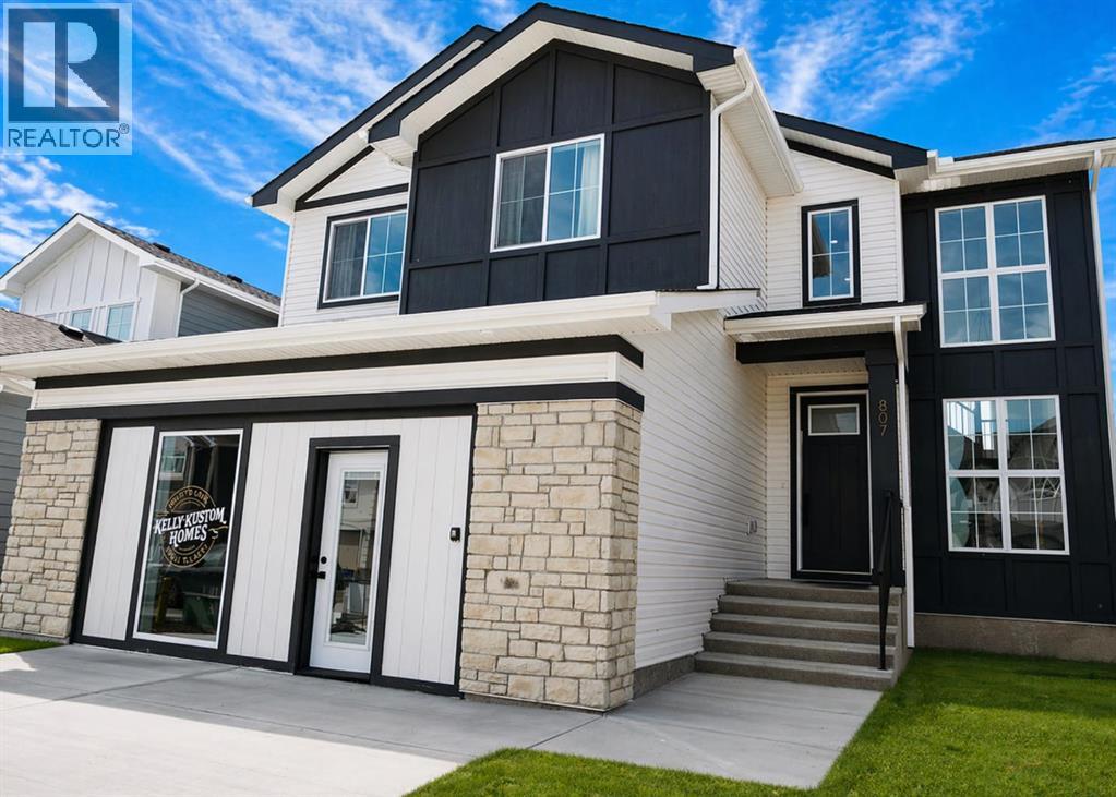 807 Lakewood Circle, Strathmore, Alberta  T1P 0G8 - Photo 2 - A2305077