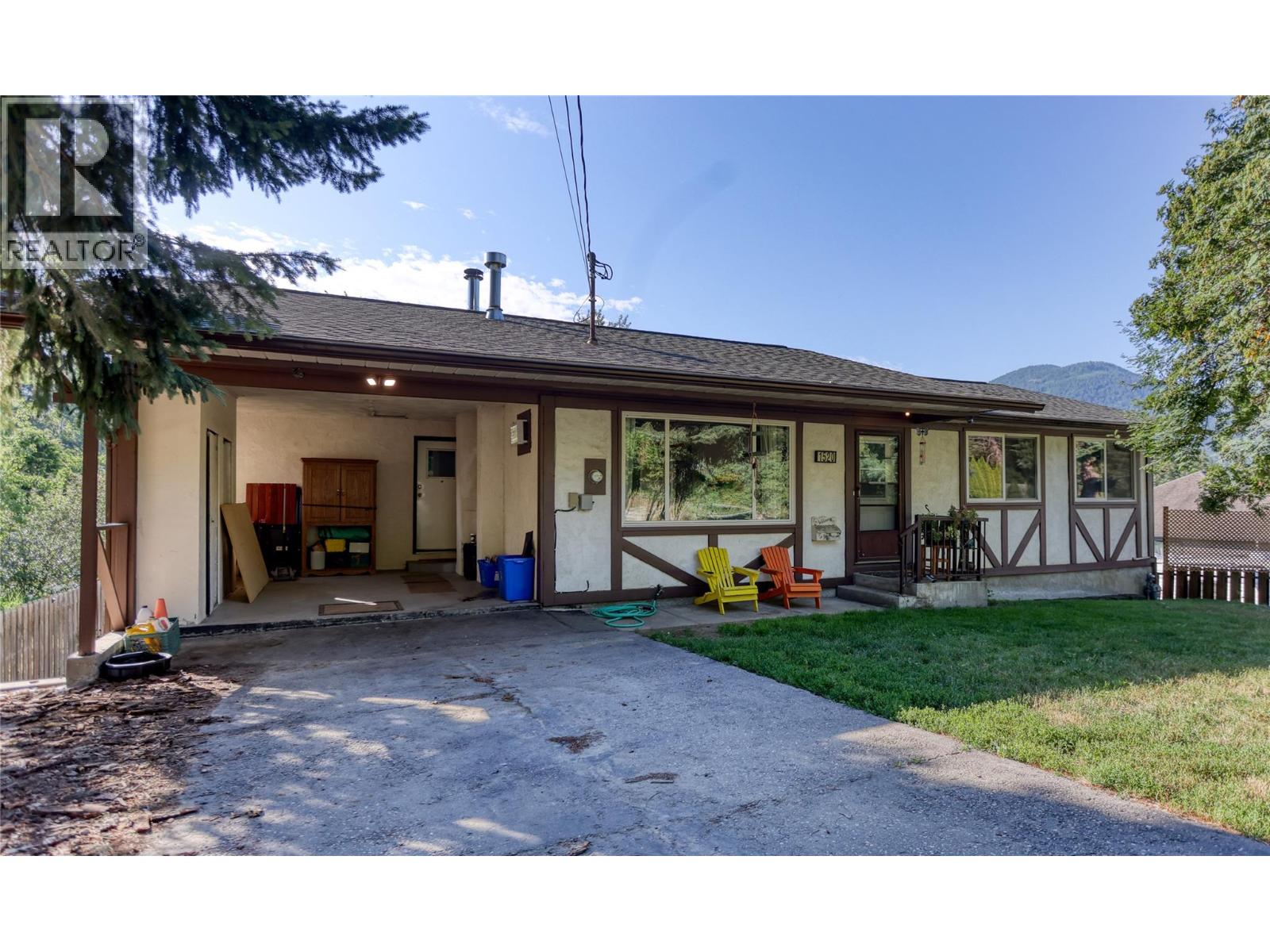 1520 3B Highway, Fruitvale, British Columbia