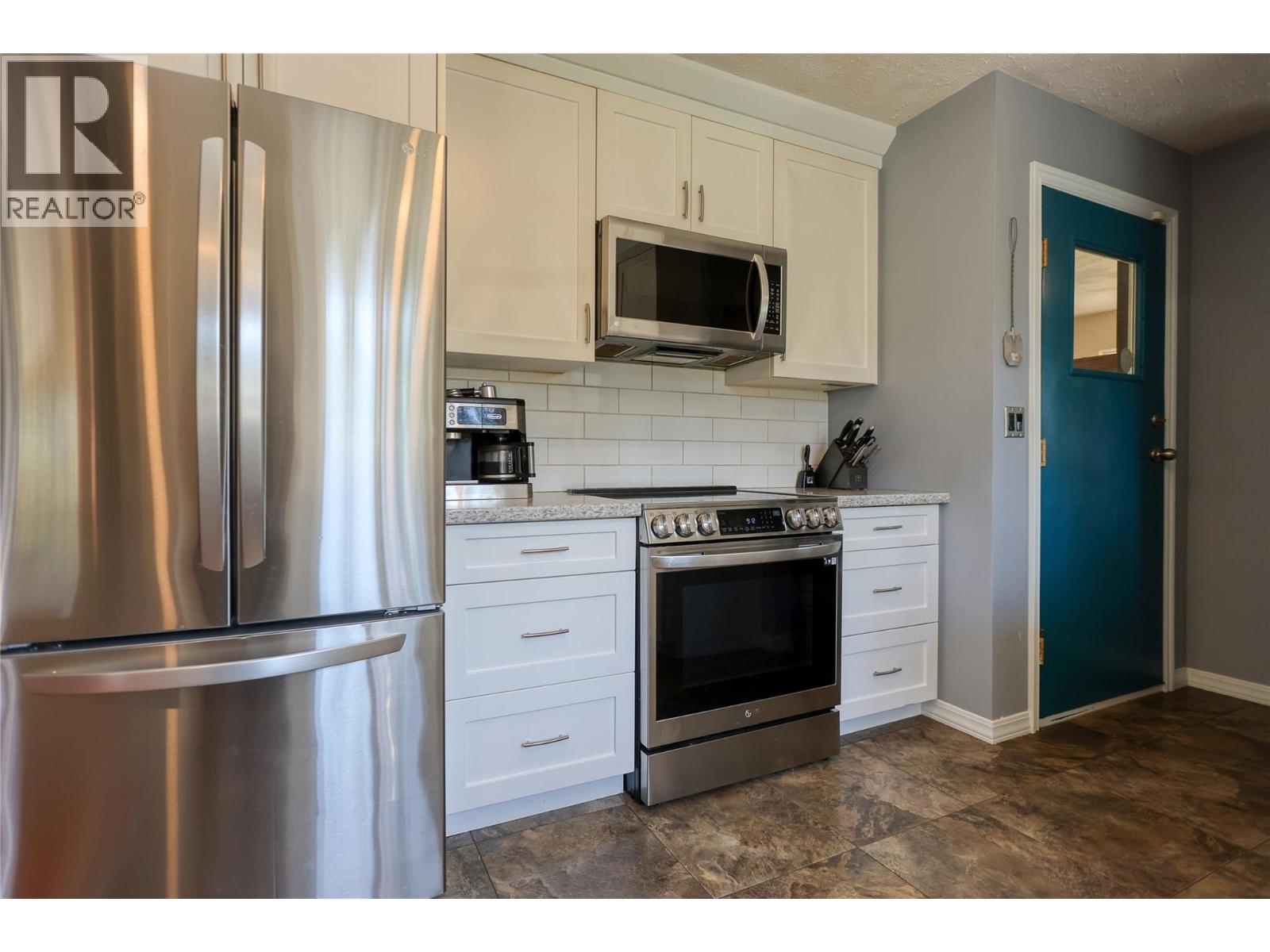 1520 3b Highway, Fruitvale, British Columbia  V0G 1L1 - Photo 15 - 10394022