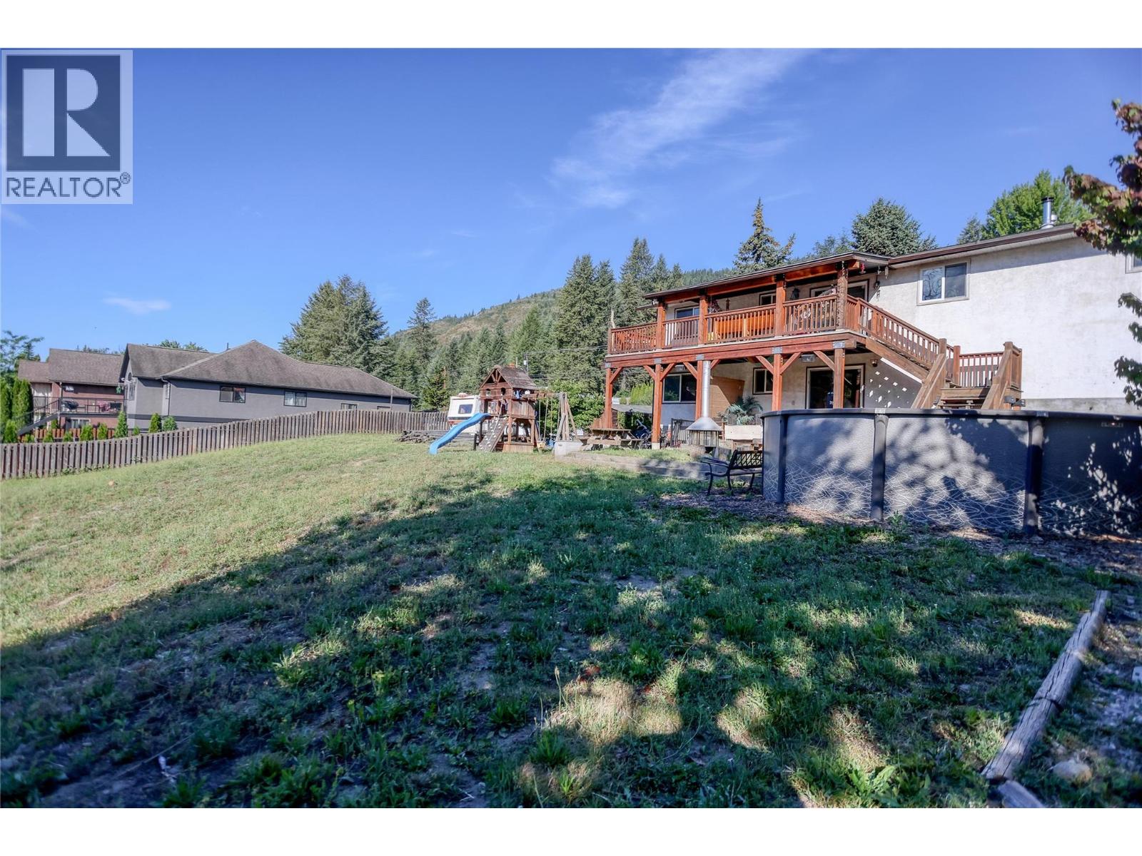 1520 3b Highway, Fruitvale, British Columbia  V0G 1L1 - Photo 42 - 10394022