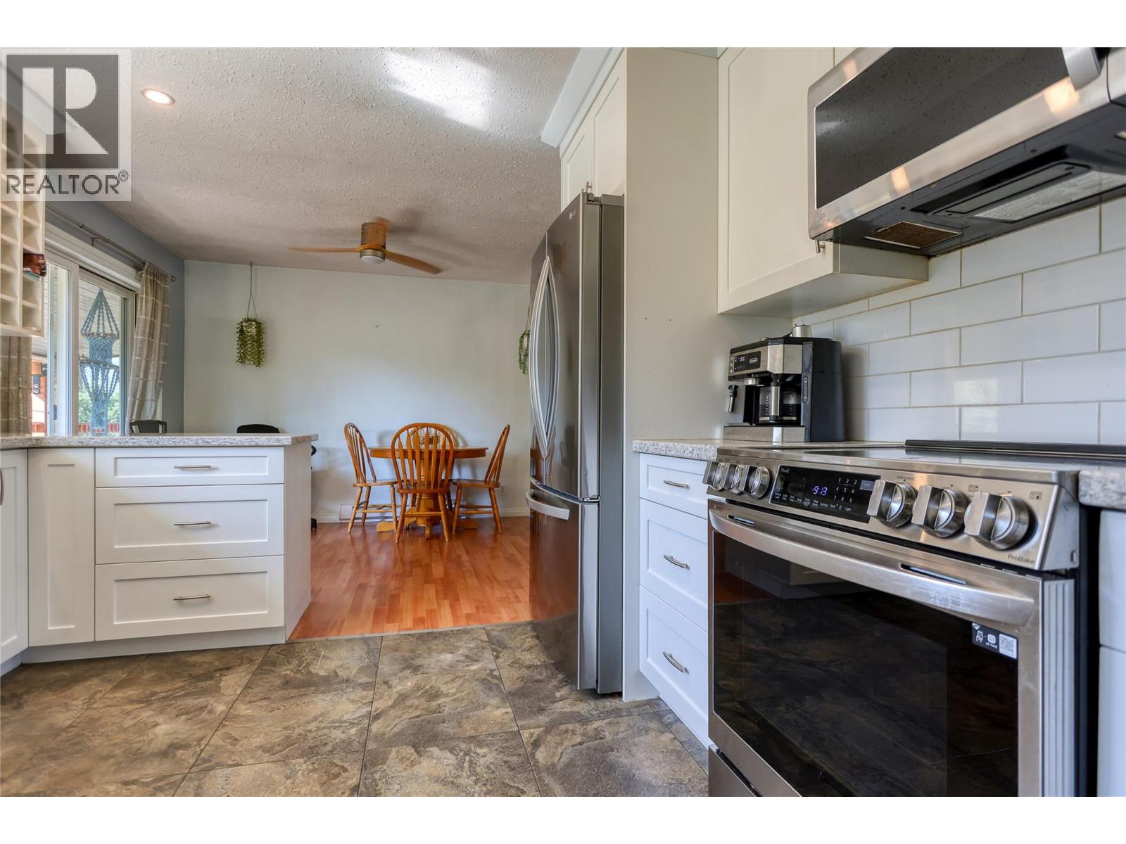 1520 3b Highway, Fruitvale, British Columbia  V0G 1L1 - Photo 13 - 10394022