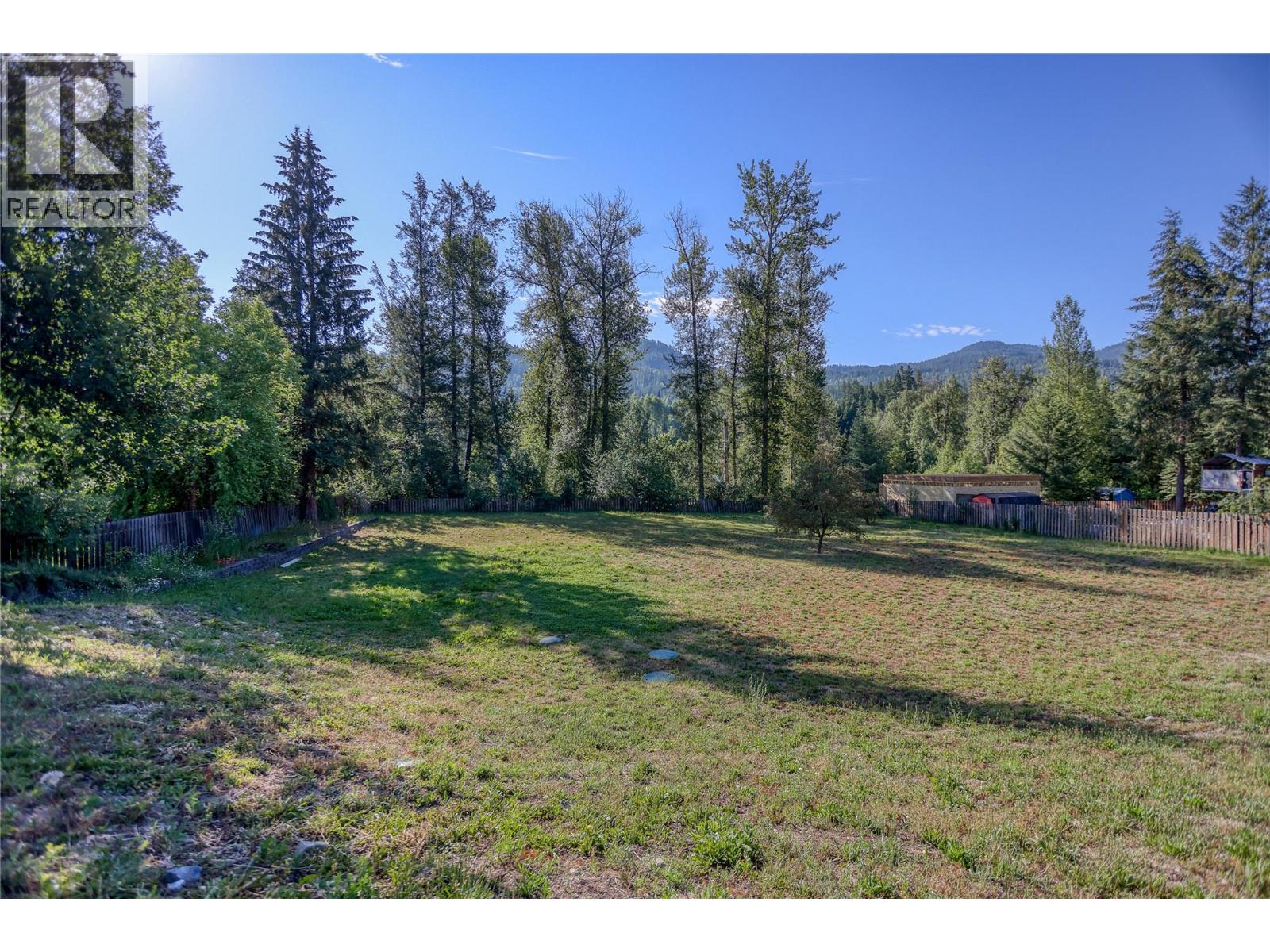 1520 3b Highway, Fruitvale, British Columbia  V0G 1L1 - Photo 47 - 10394022