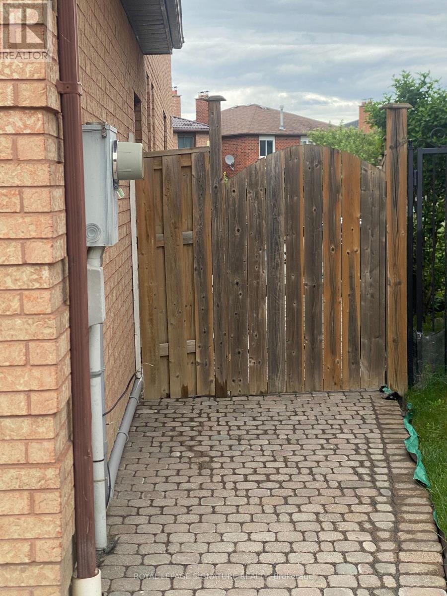 Lower - 3271 Pilcom Crescent, Mississauga, Ontario  L5B 3X5 - Photo 4 - W13668340