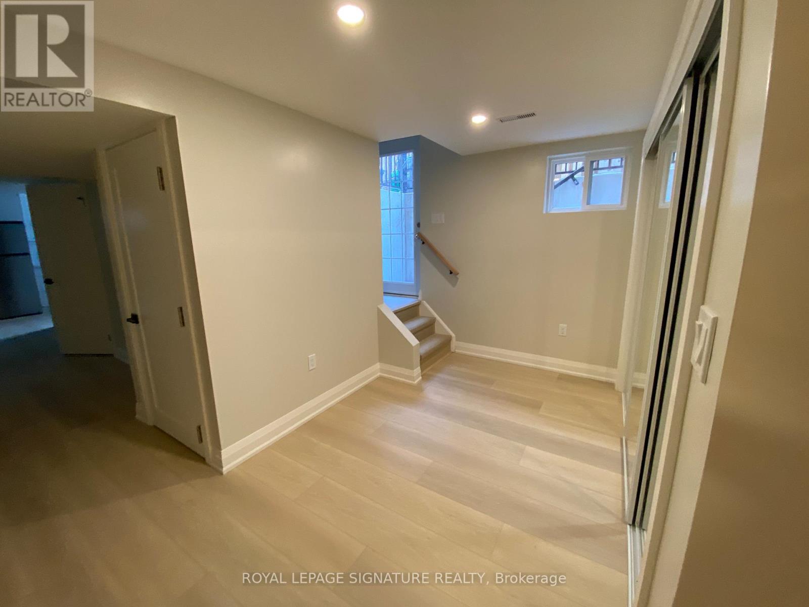 Lower - 3271 Pilcom Crescent, Mississauga, Ontario  L5B 3X5 - Photo 5 - W13668340