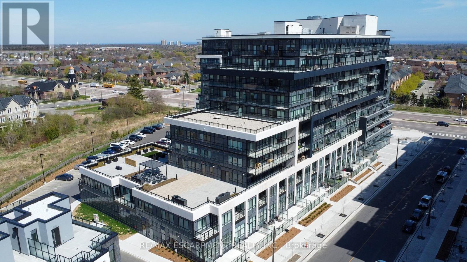 413 - 395 Dundas Street W, Oakville, Ontario  L6M 5R8 - Photo 2 - W13668450
