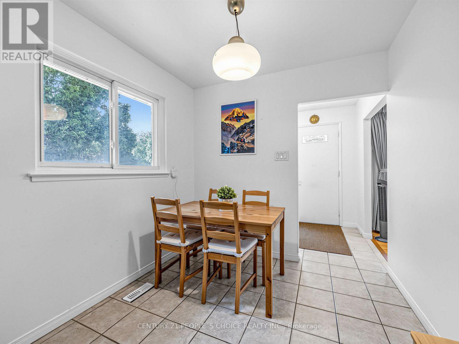 1465 Glen Rutley Circle, Mississauga, Ontario  L4X 1Z8 - Photo 11 - W13668456