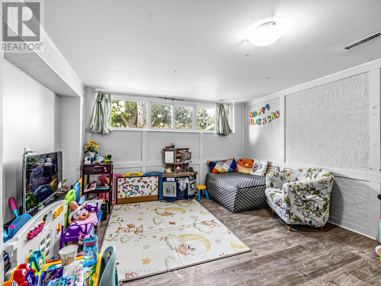 1465 Glen Rutley Circle, Mississauga, Ontario  L4X 1Z8 - Photo 19 - W13668456