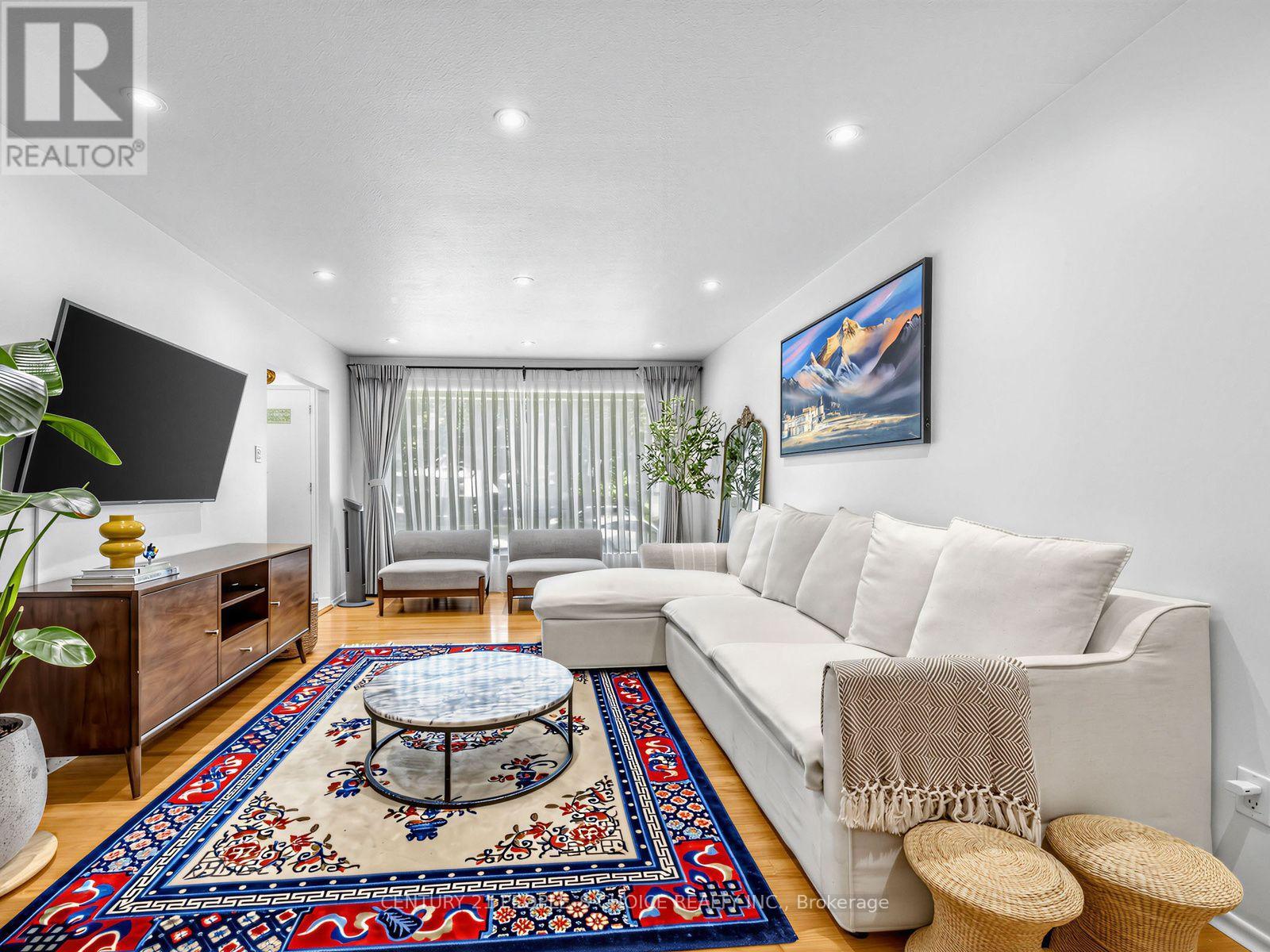 1465 Glen Rutley Circle, Mississauga, Ontario  L4X 1Z8 - Photo 6 - W13668456