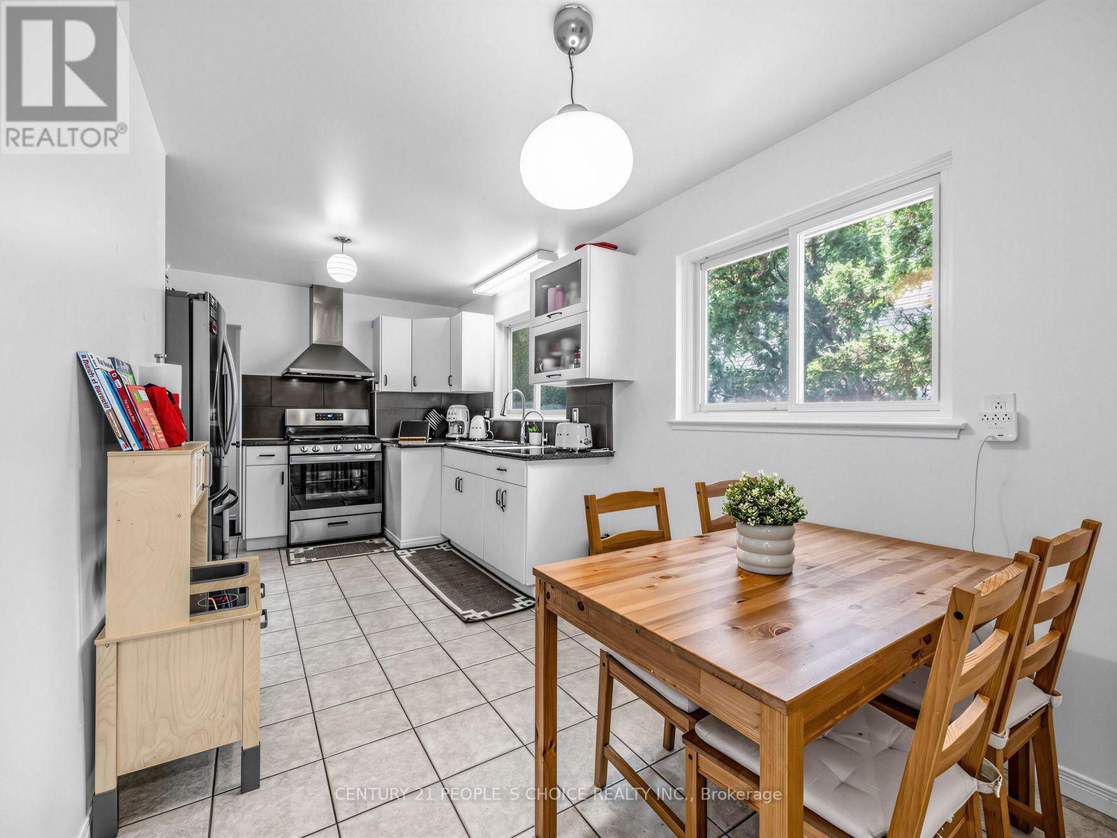 1465 Glen Rutley Circle, Mississauga, Ontario  L4X 1Z8 - Photo 9 - W13668456