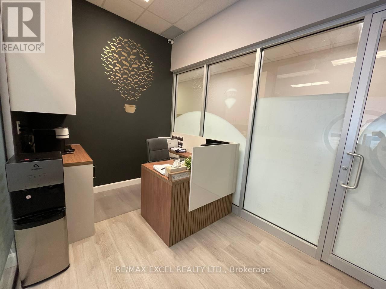202 - 7163 Yonge Street, Markham, Ontario  L3T 0C6 - Photo 5 - N12972994