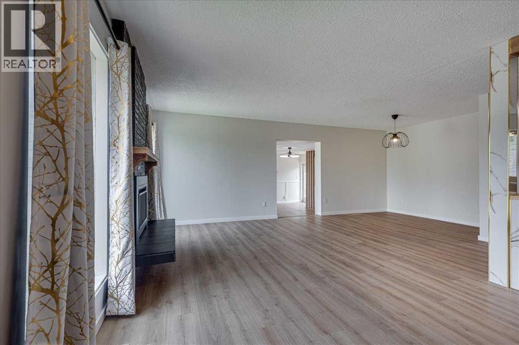 3 Armstrong Close, Red Deer, Alberta  T4R 1C6 - Photo 5 - A2336924