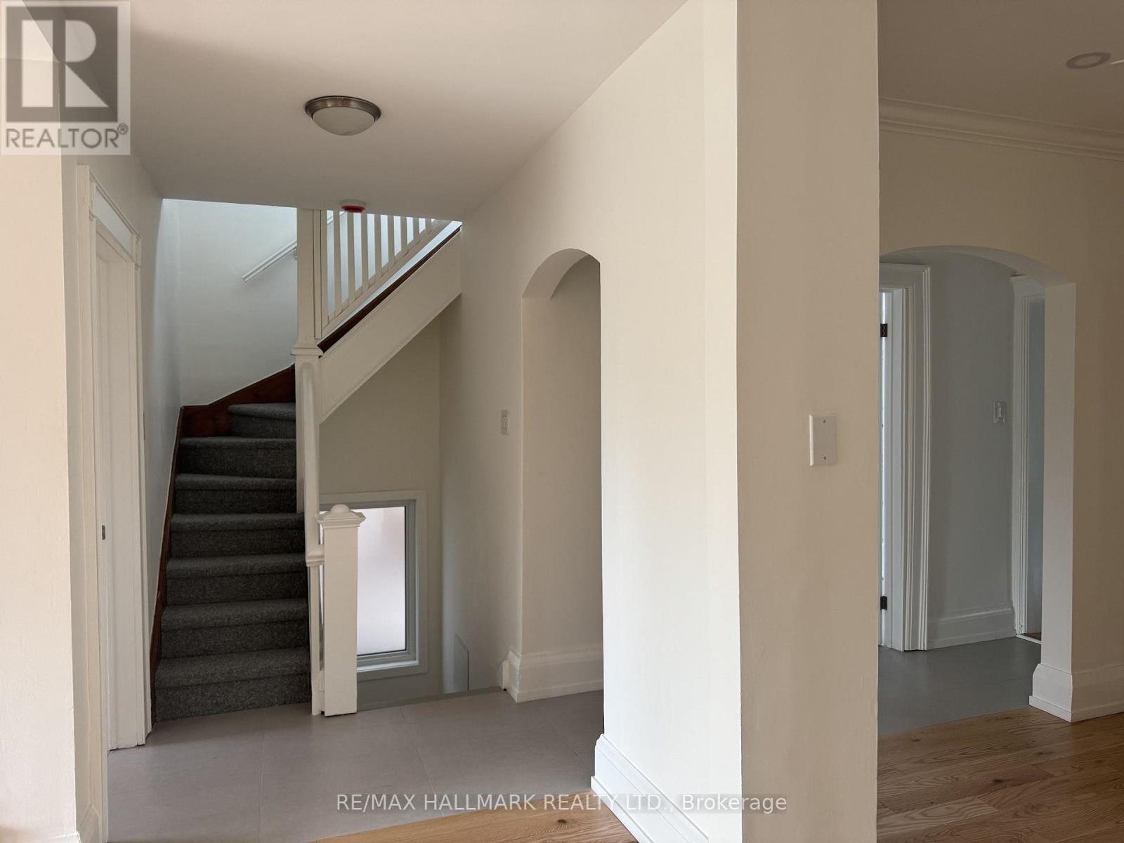 Upper - 553 Broadview Avenue, Toronto, Ontario  M4K 2N7 - Photo 22 - E13629028